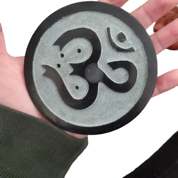 Incense burners, storage, and assorted incense cones and sticks - Picture 3 of 17